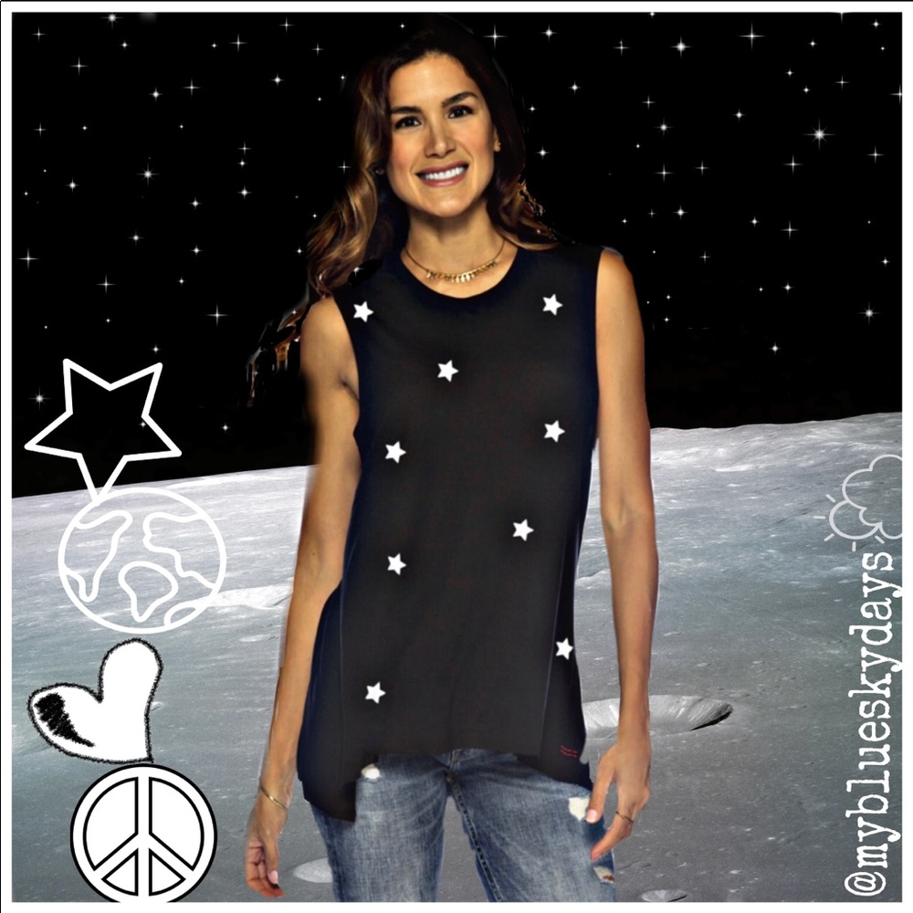 ✌🏼💗🌍Sleeveless Lunes Graphic Top